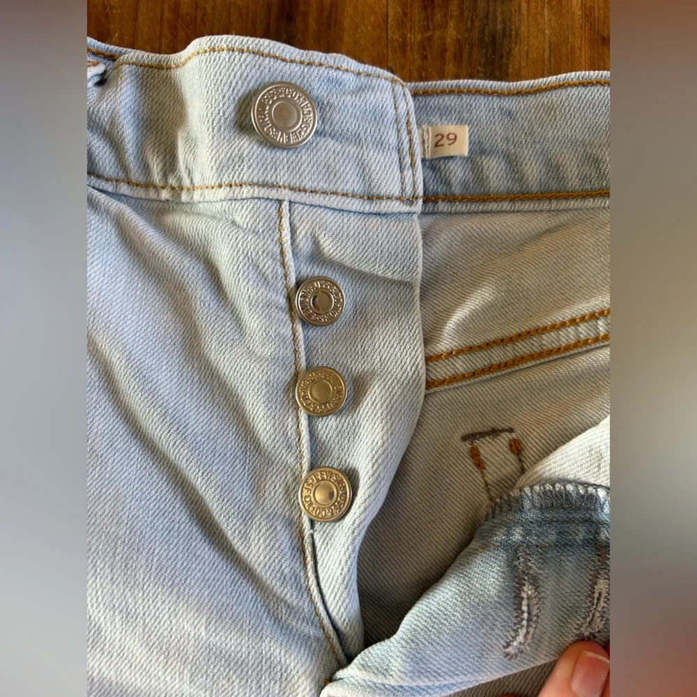 Levi’s Wedgie Jean Shorts